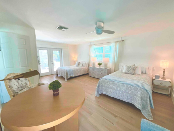 Luxurious Coasal Retreat in Naples - 3-Bedroom, Private Pool